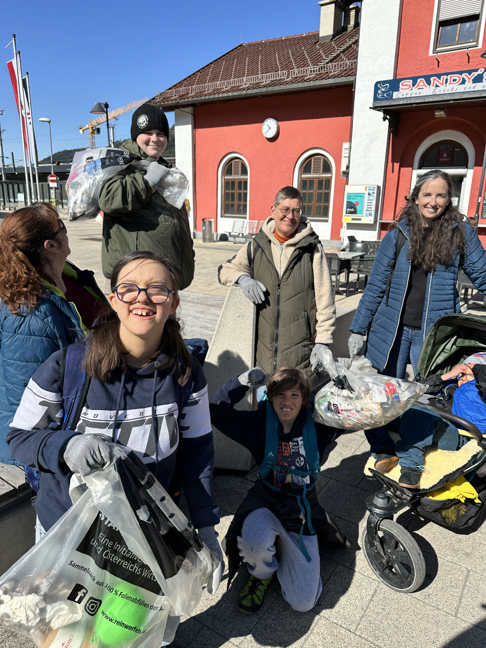 Kinder sammeln fünf Kinder sammeln fünf